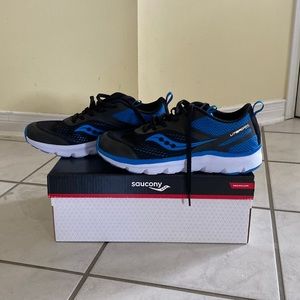 - Saucony boy’s Liteform Miles Running Shoes (BRAND NEW)